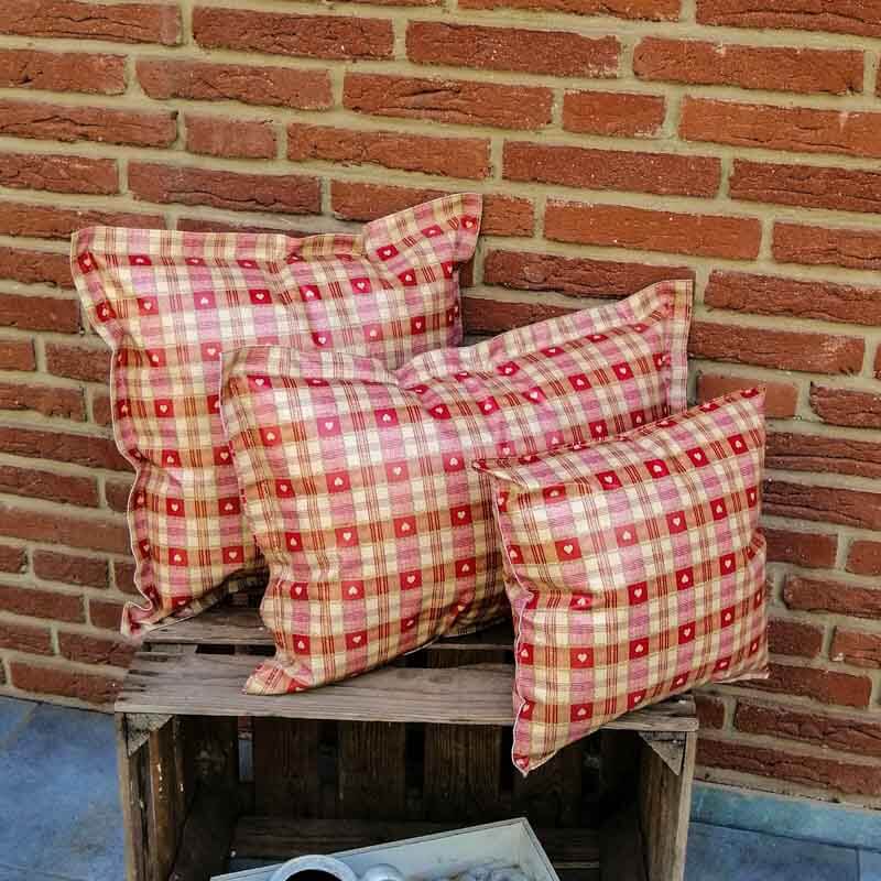 Garten Kissen Xmas rot kariert mit Herzen 3 Größen Garten Kissen Xmas rot kariert mit Herzen 3 Größen