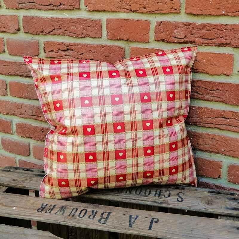 Garten Kissen Xmas rot kariert mit Herzen 35x38cm Garten Kissen Xmas rot kariert mit Herzen 35x38cm