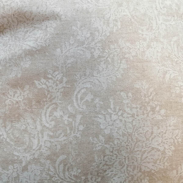 Beige mit weißen Blütenranken Meterware