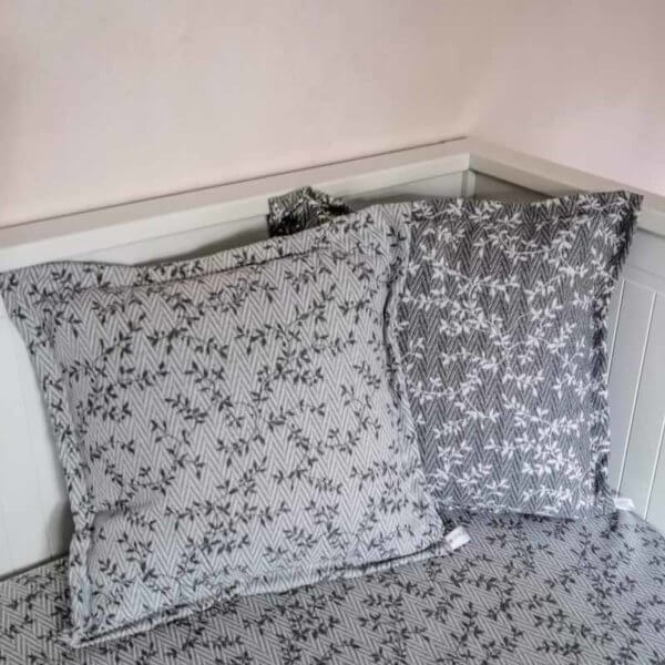 Blätterranken Kissen aus Jacquard