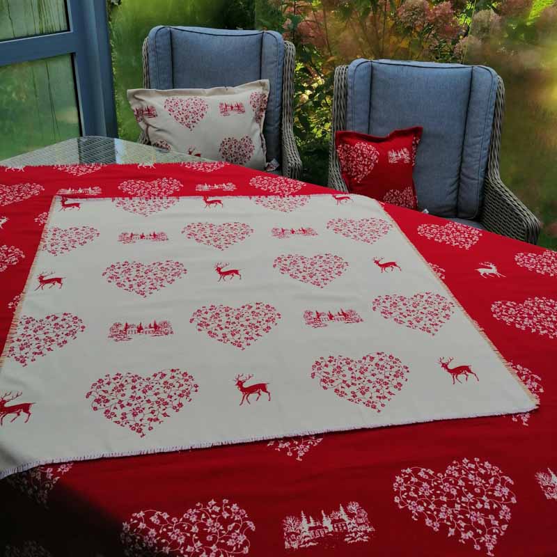 Hirsch mit Herzen beige und rot