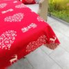 Tischdecke Hirsch mit Herzen creme auf rot