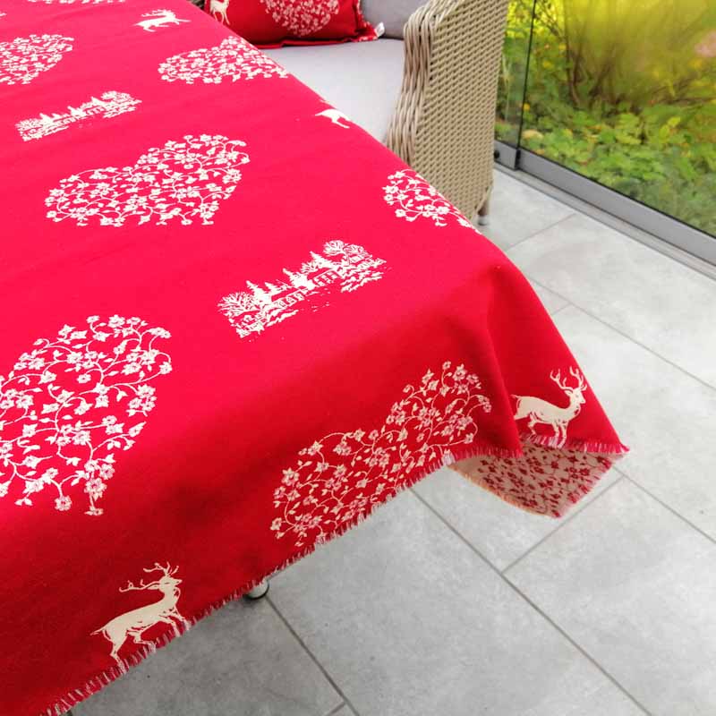 Tischdecke Hirsch mit Herzen creme auf rot Tischdecke Hirsch mit Herzen creme auf rot