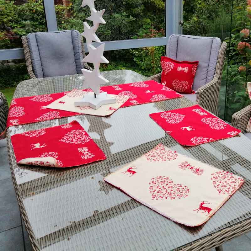 Hirsch mit Herzen Platzsets Hirsch mit Herzen Platzsets