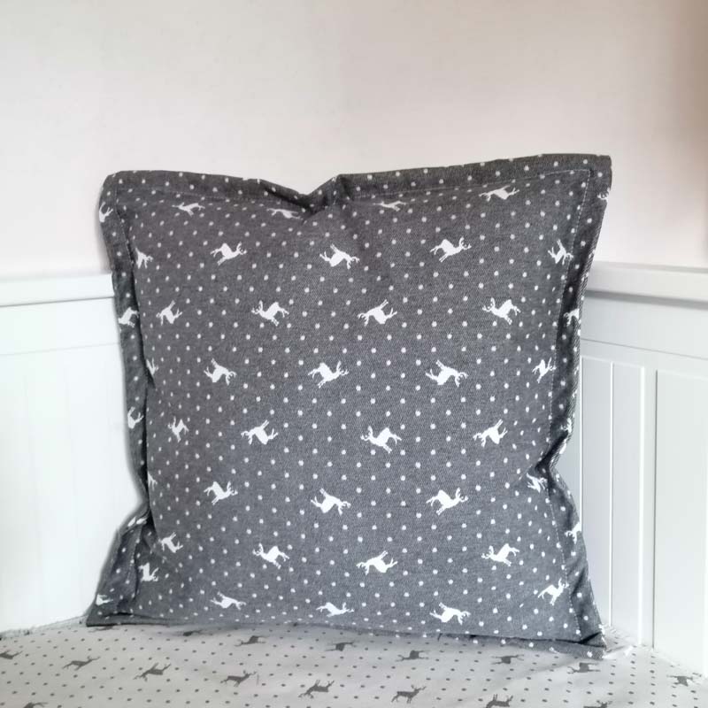 Weihnachtskissen mit Elchmuster in grau & beige (Hülle) 50x50cm Weihnachtskissen mit Elchmuster in grau & beige (Hülle) 50x50cm