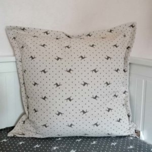 Weihnachtskissen mit Elchmotiv in beige & grau 50x50cm