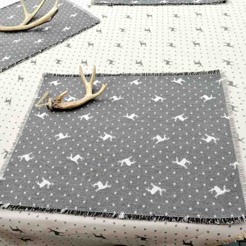 Platzset Hirsch mit Punkten beige auf grau Platzset Hirsch mit Punkten beige auf grau