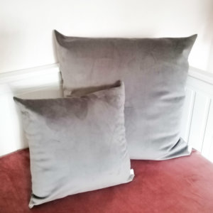 Samt Kissen hellgrau 2 Größen