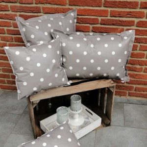 Outdoor Kissen Punkte grau aus Wachstuch