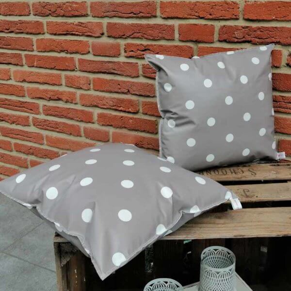 Outdoor Kissen Punkte grau aus Wachstuch 40x40cm
