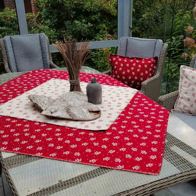 Mitteldecke Zweige rot mit creme Hintergrund Mitteldecke Zweige rot mit creme Hintergrund