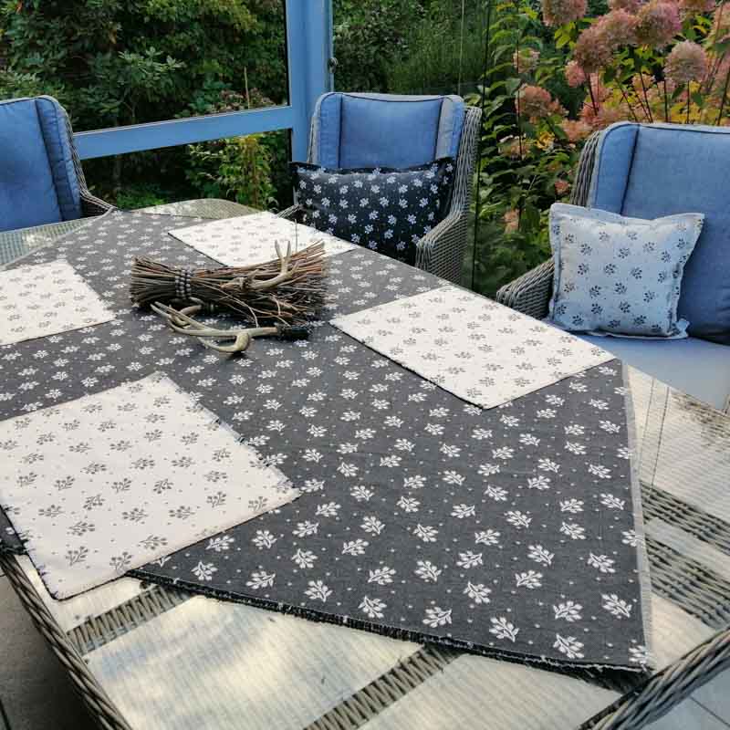 Platzset Zweige grau mit creme Platzset Zweige grau mit creme