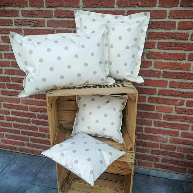 Helles Wachstuchkissen mit beigen Punkten Vier Wachstuch Kissen Hell mit beigen Punkten