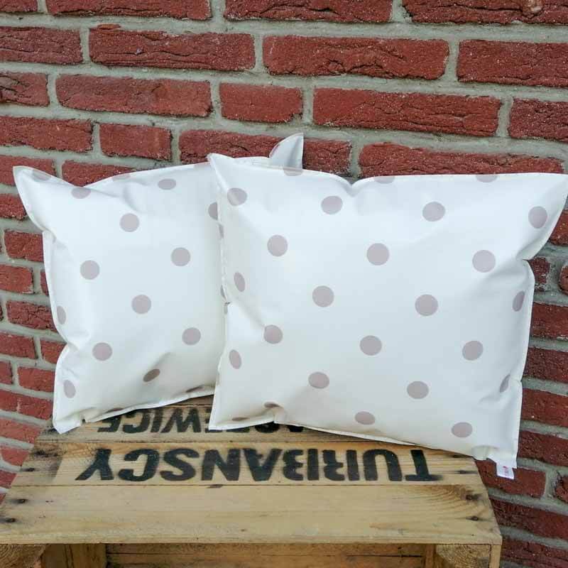 Helles Wachstuchkissen mit beigen Punkten Zwei Wachstuch Kissen Hell mit beigen Punkten