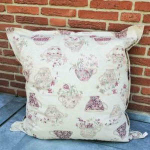 Outdoorkissen Tasse mit Blumen 80x80cm