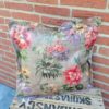 Braunes Kissen mit Blumen aus Wachstuch 50x50cm