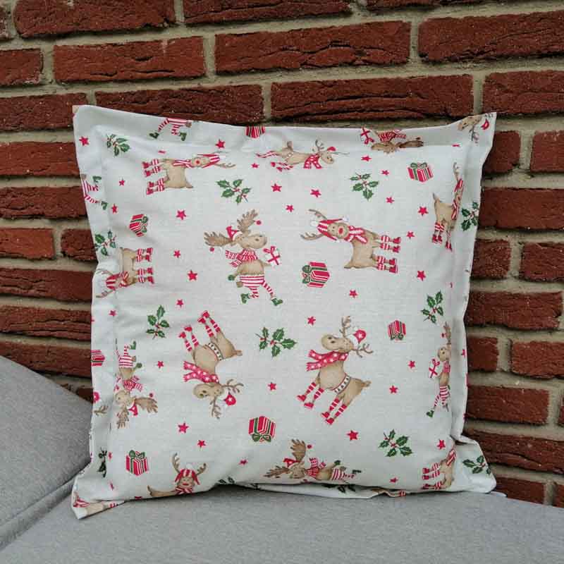 Kissenhülle Rudolf mit Socken aus beschichteter Baumwolle