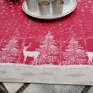 Mitteldecke Hirsch im Schnee aus Beschichtet