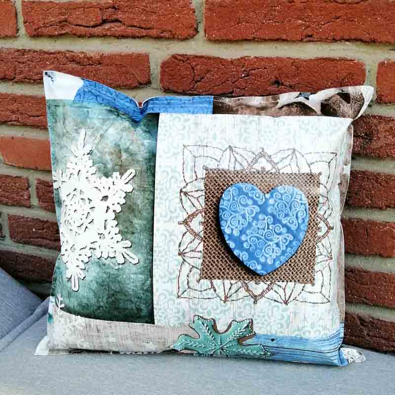 Outdoorkissen Weihnachten – Herzen & Sterne blau 35x38cm Outdoorkissen Weihnachten – Herzen & Sterne blau 35x38cm