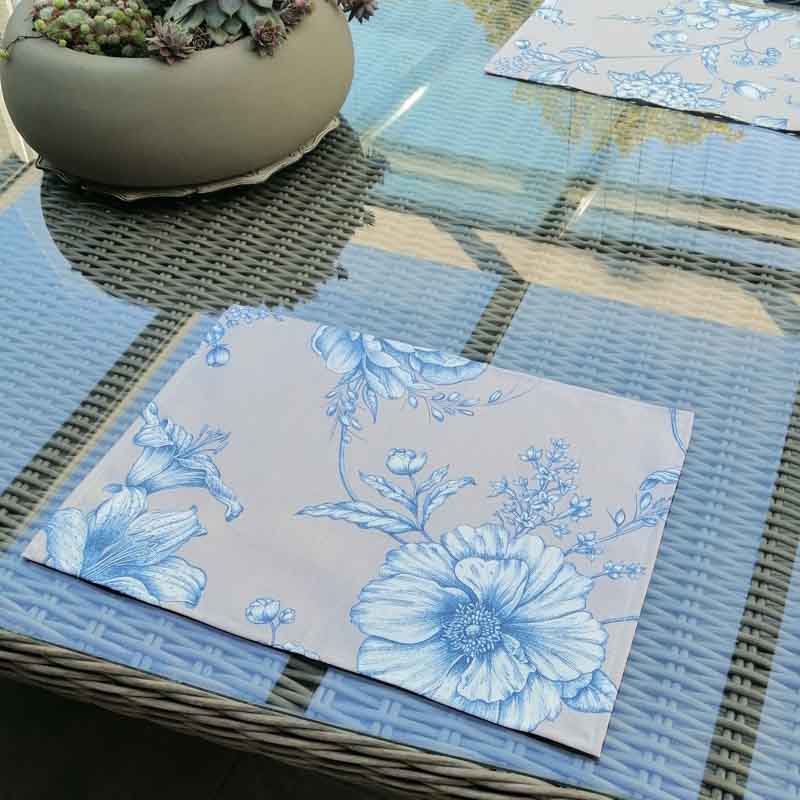Platzsets mit blauen Blumen Platzsets mit blauen Blumen