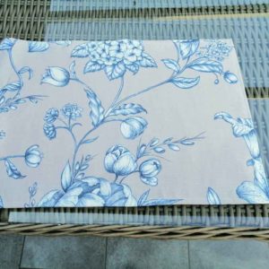 Platzsets mit blauen Blumen aus beschichteter Baumwolle