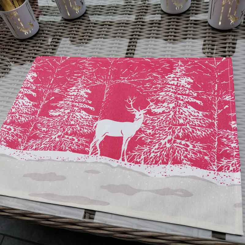 Tischset mit Hirsch im Schnee (beschichtet) Tischset mit Hirsch im Schnee (beschichtet)