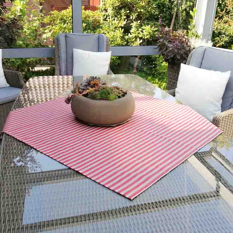 Tischdecke rot gestreift aus beschichteter Baumwolle Tischdecke rot gestreift aus beschichteter Baumwolle