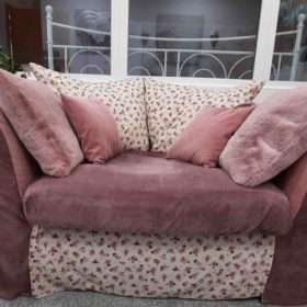 Stoffe - Couch Mit Liebe dekoriert