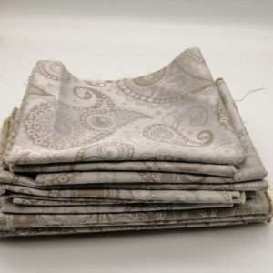 Stoffreste in verschiedenen Motiven und Groessen Beige & creme