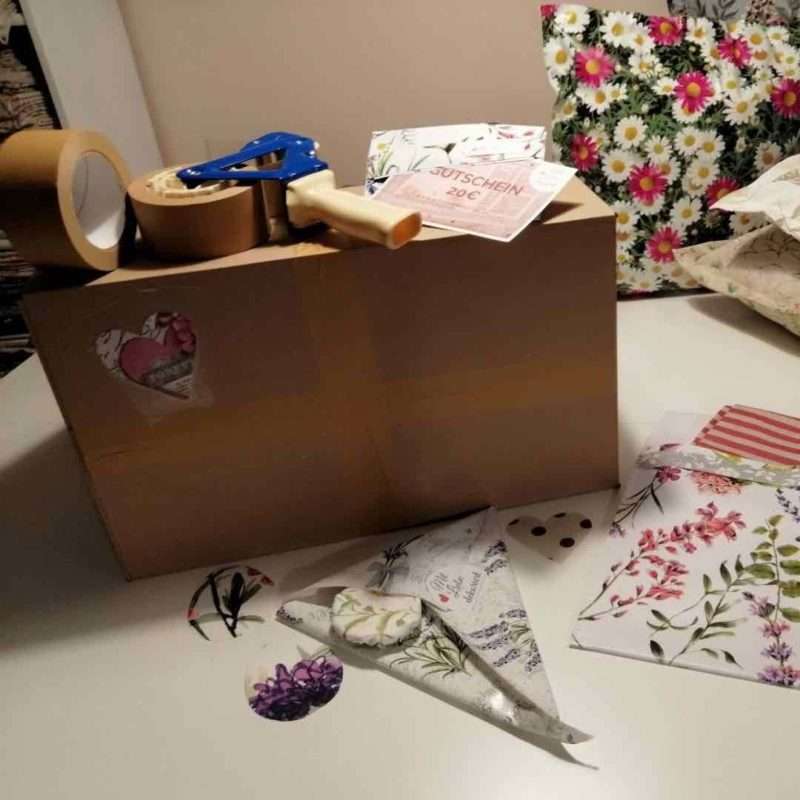 Versandverpackung bei Mit Liebe dekoriert