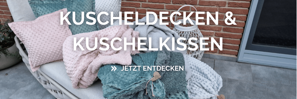 Kuscheldecke mit passenden Kissen