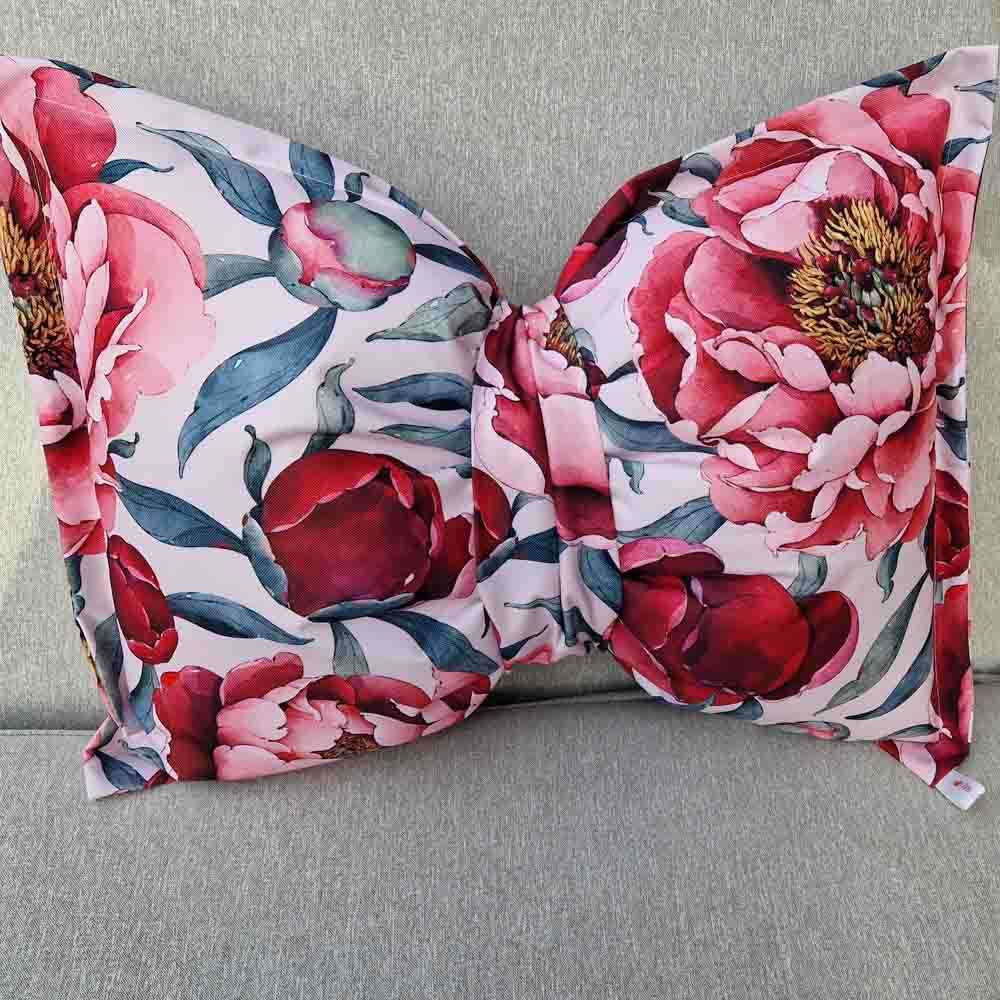 Schleifenkissen aus Polyester - Pfingstrosen mit rosa Hintergrun