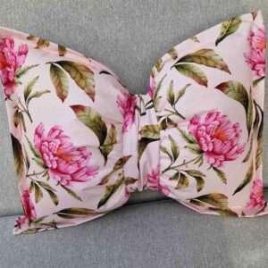 Schleifenkissen aus Polyester - Rosa Blüten auf creme Hintergr