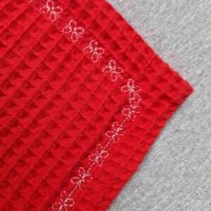 Kissen aus Waffelstoff rot Blumenkante