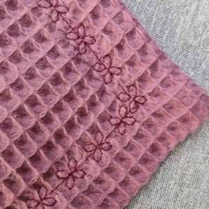 Kuschelkissen aus Waffelstoff altrosa Blumenkante