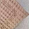 Kuschelkissen aus Waffelstoff beige Blumenkante
